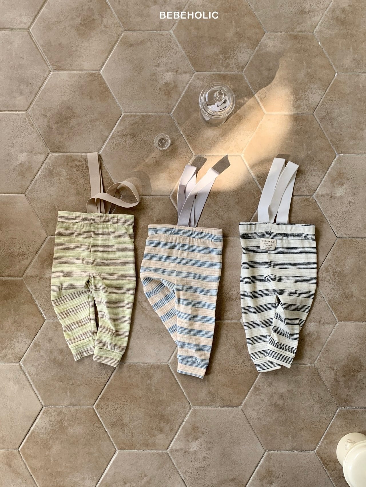 Sketch suspender leggings
