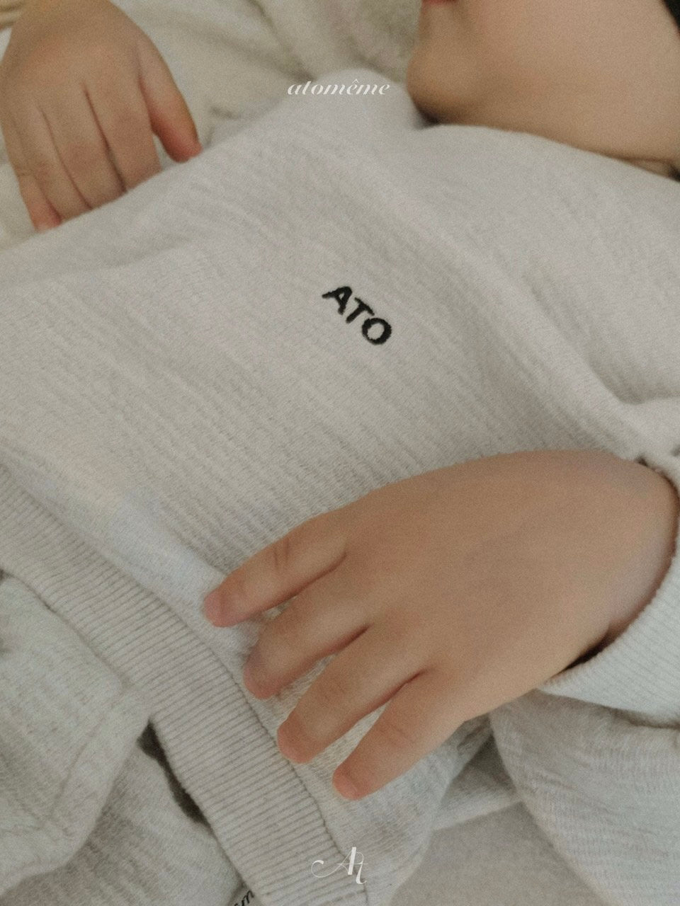 Minimal sweatshirt