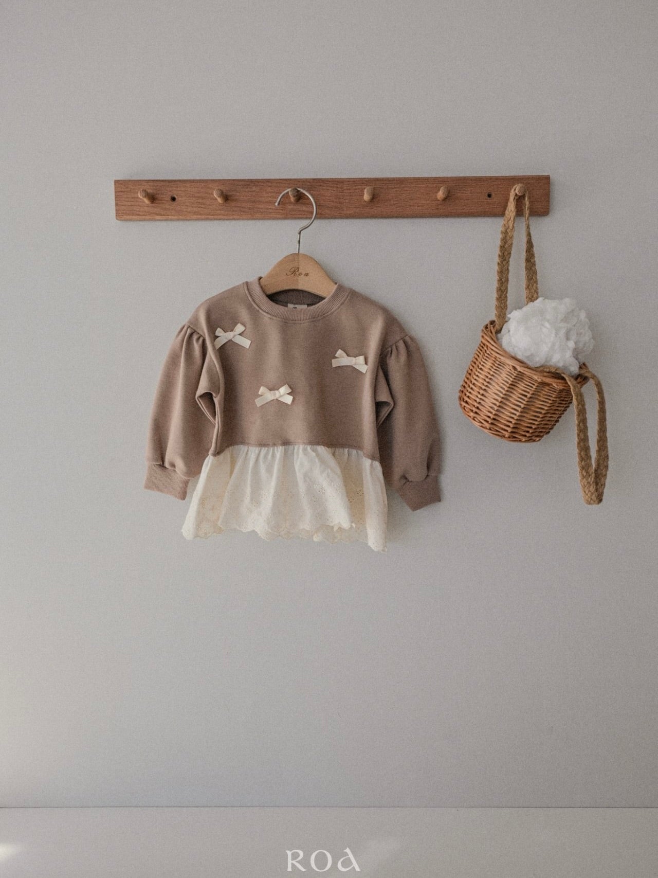 Spring ribbon sweatshirt