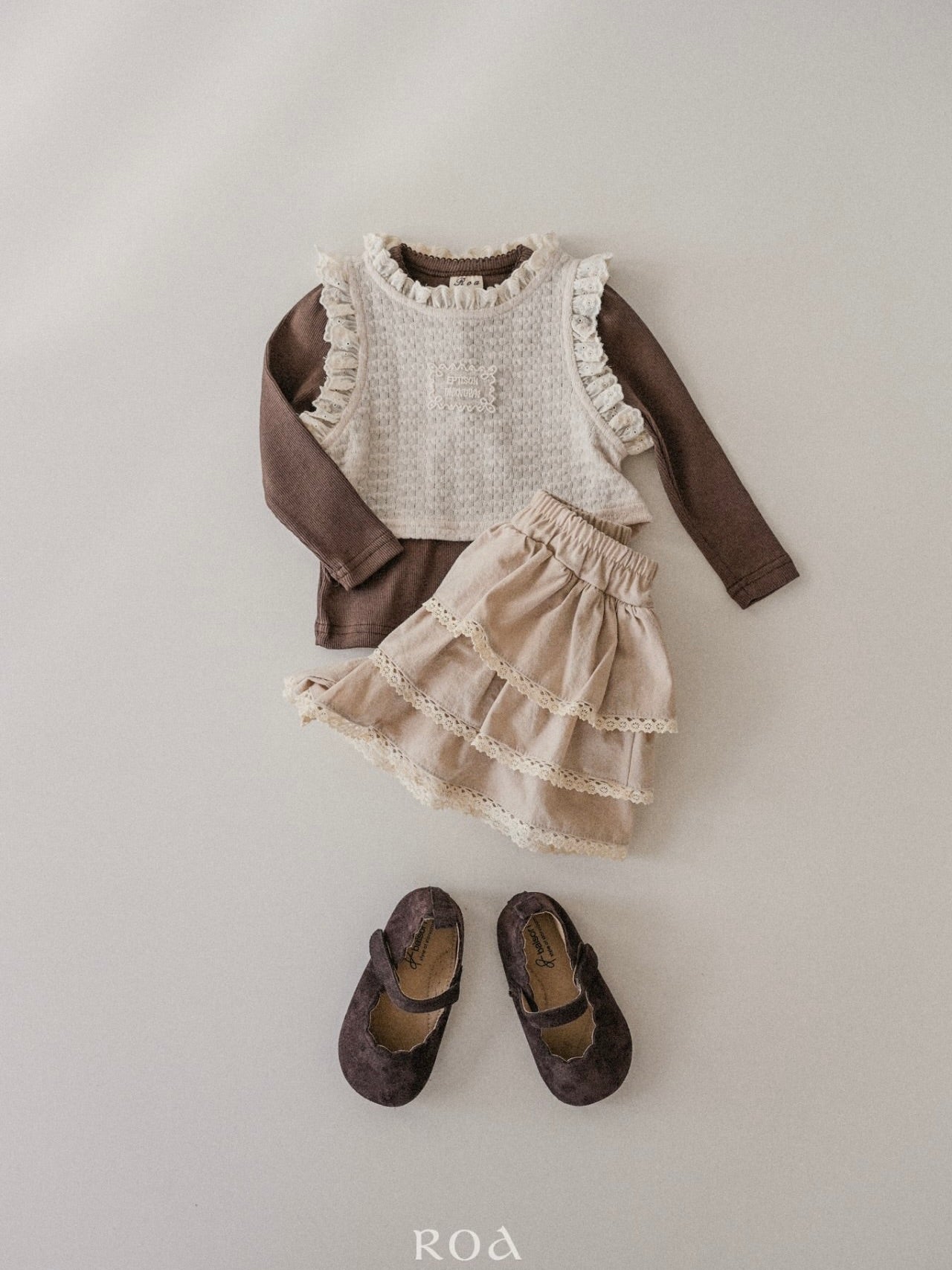 Frill sleeveless vest