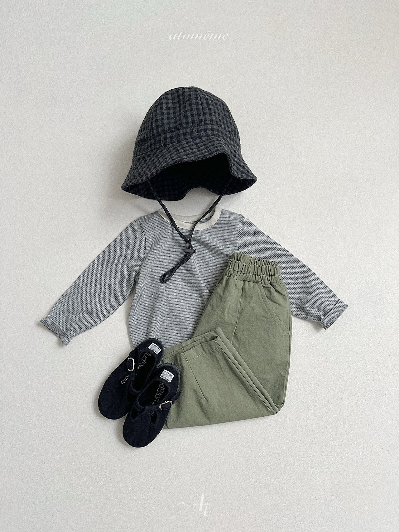 Acorn bucket hat