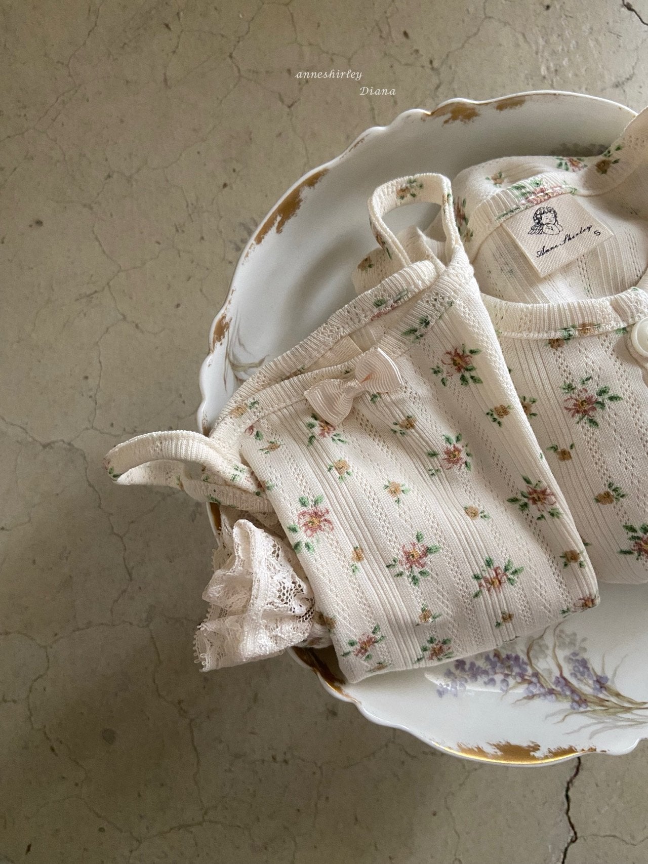 Berry sleeveless top