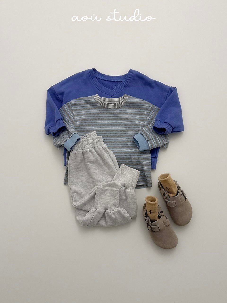 Benny V-neck sweatshirt