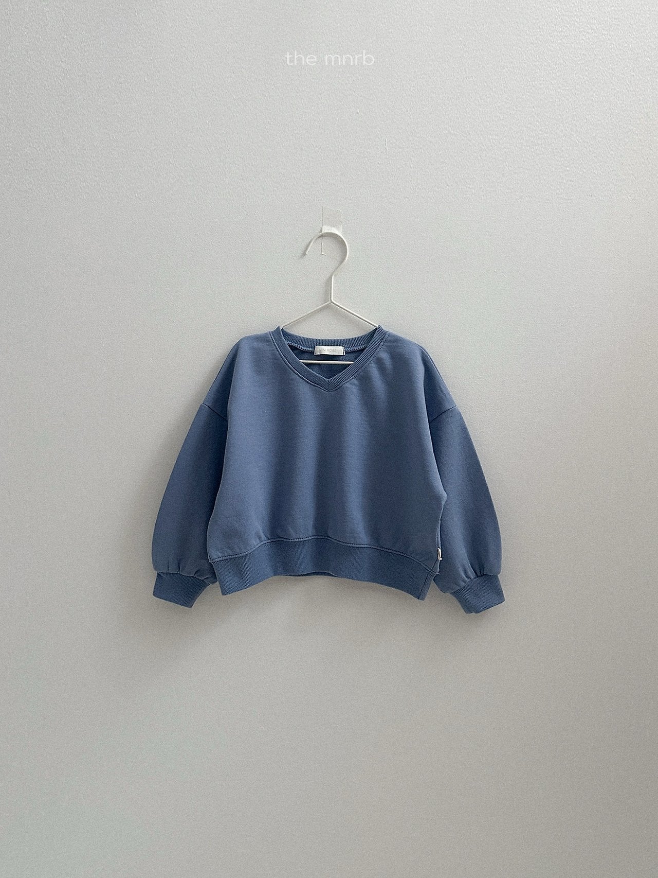 Low V-neck sweatshirt