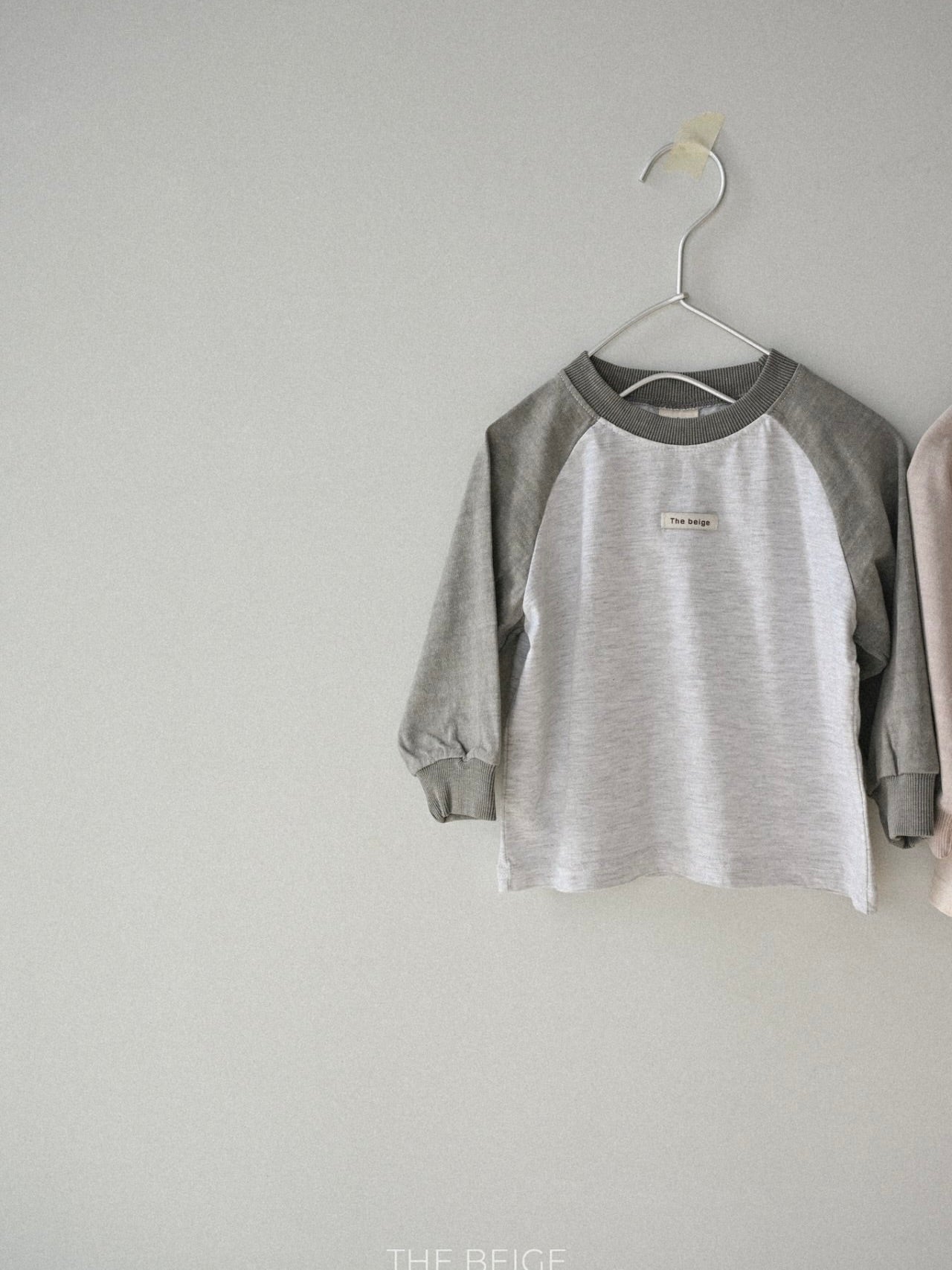 Single raglan sleeve T