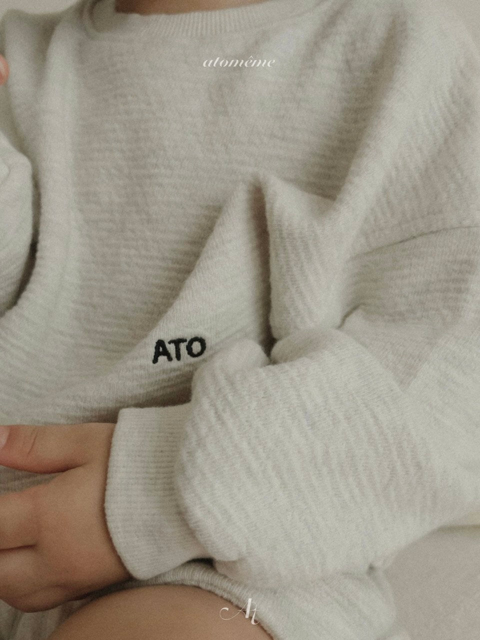 Minimal sweatshirt
