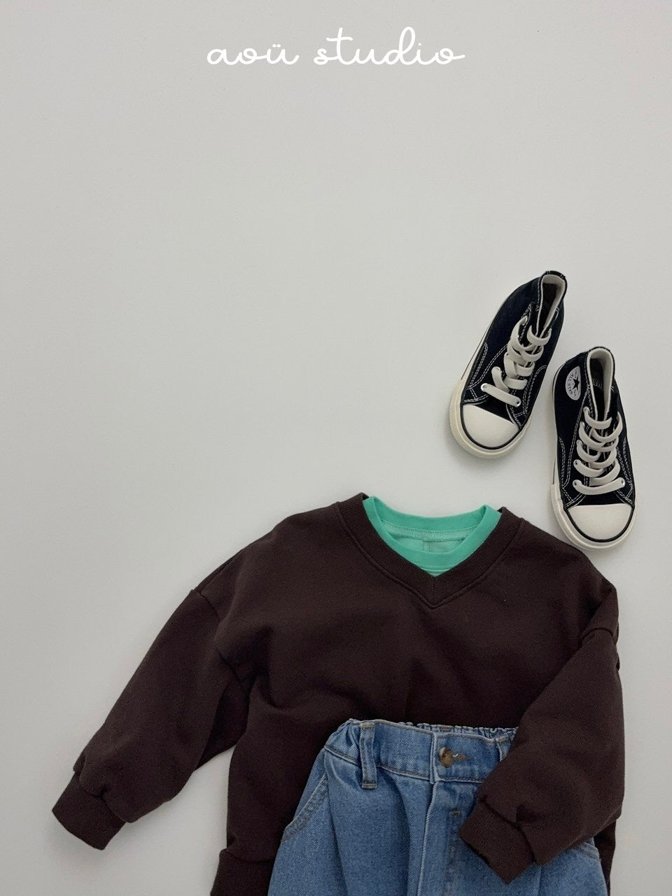 Benny V-neck sweatshirt