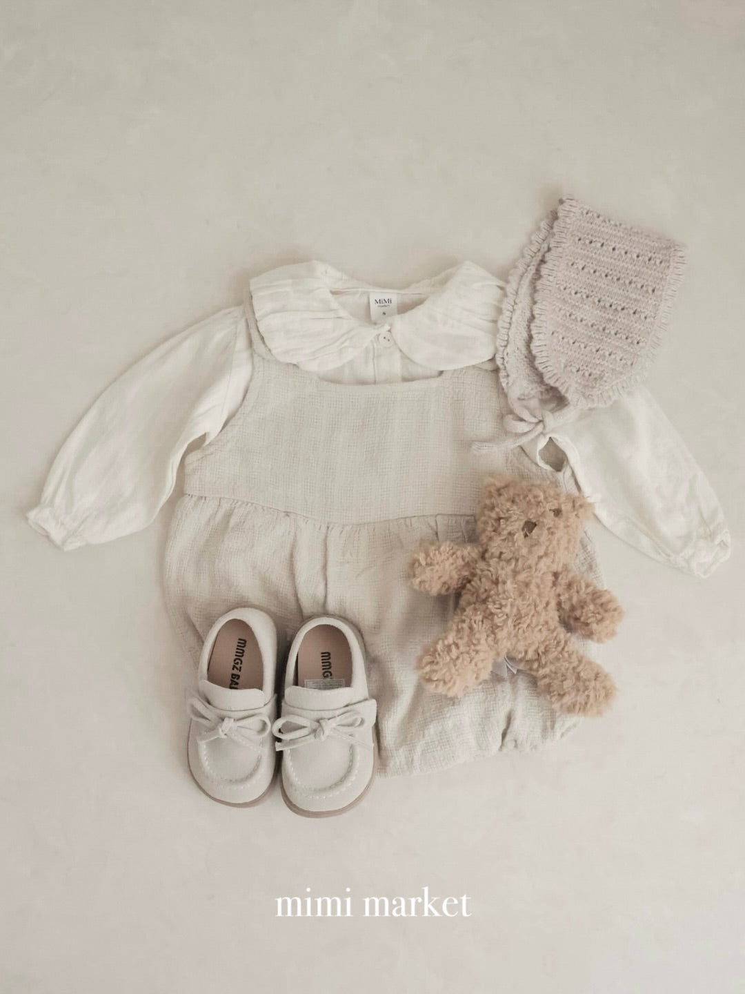 Volume collar blouse