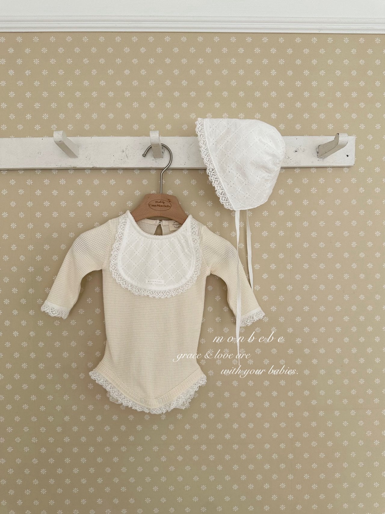 Baby lace bonnet