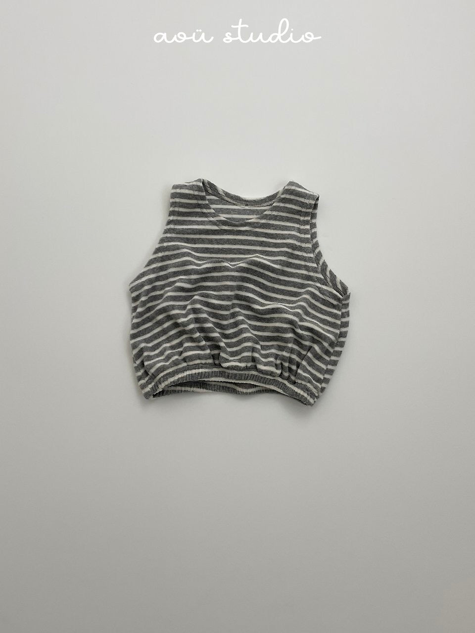 Como sleeveless
