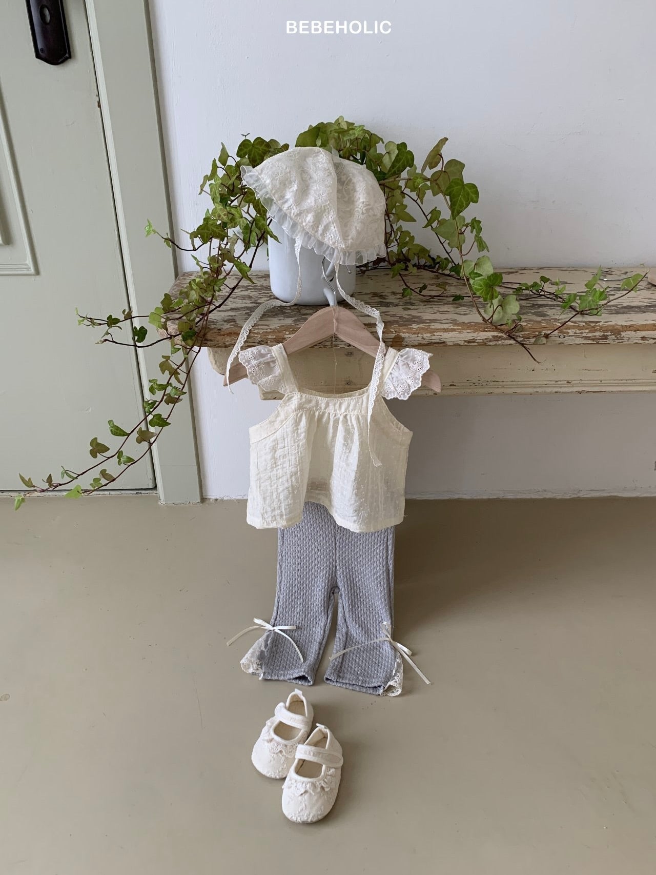 Nari lace bootcut pants