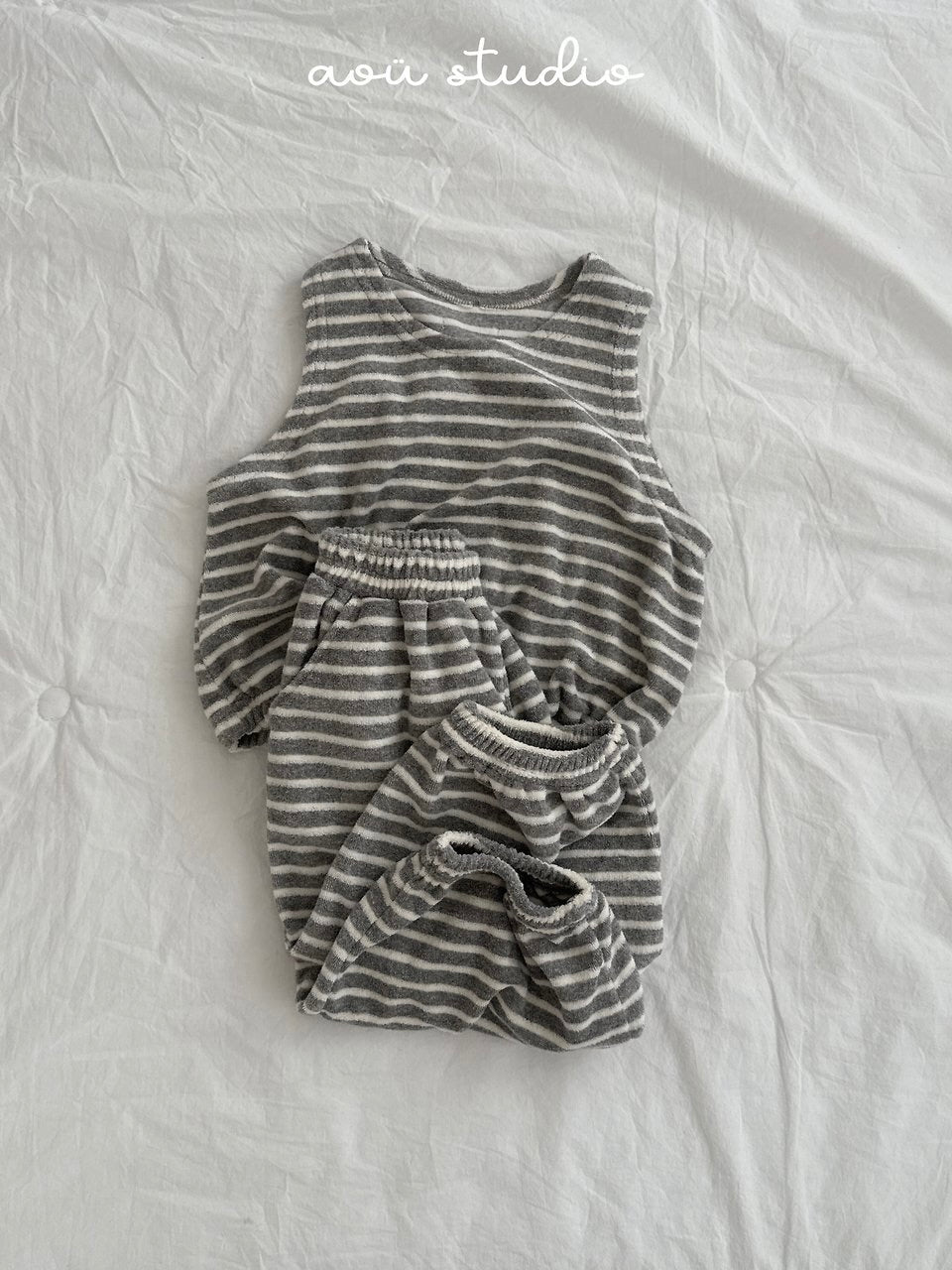 Como sleeveless
