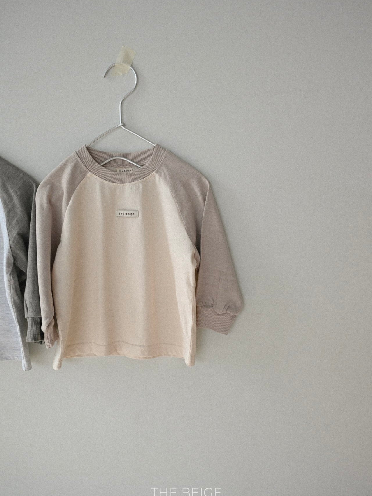 Single raglan sleeve T