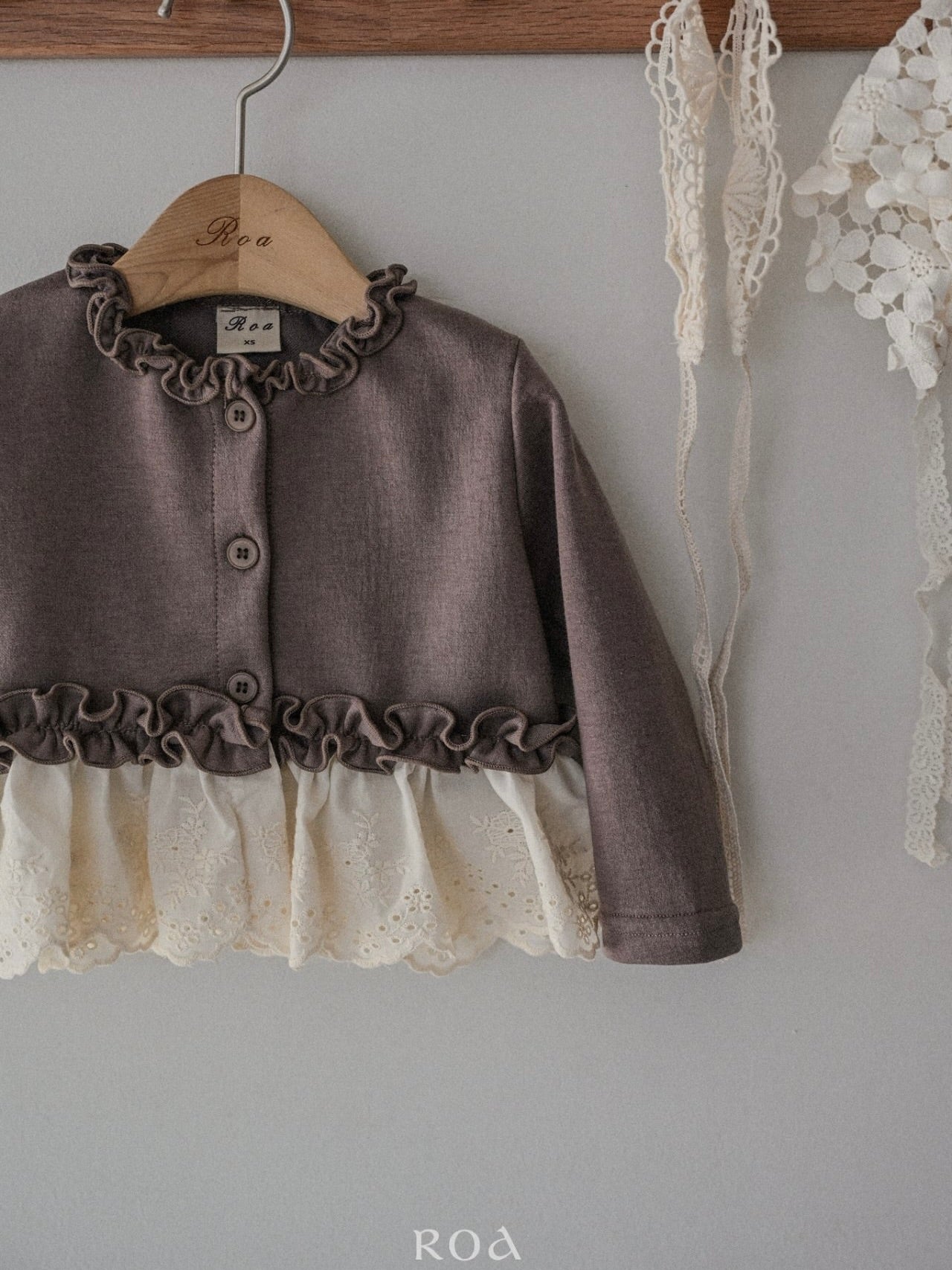 Lace frill cardigan