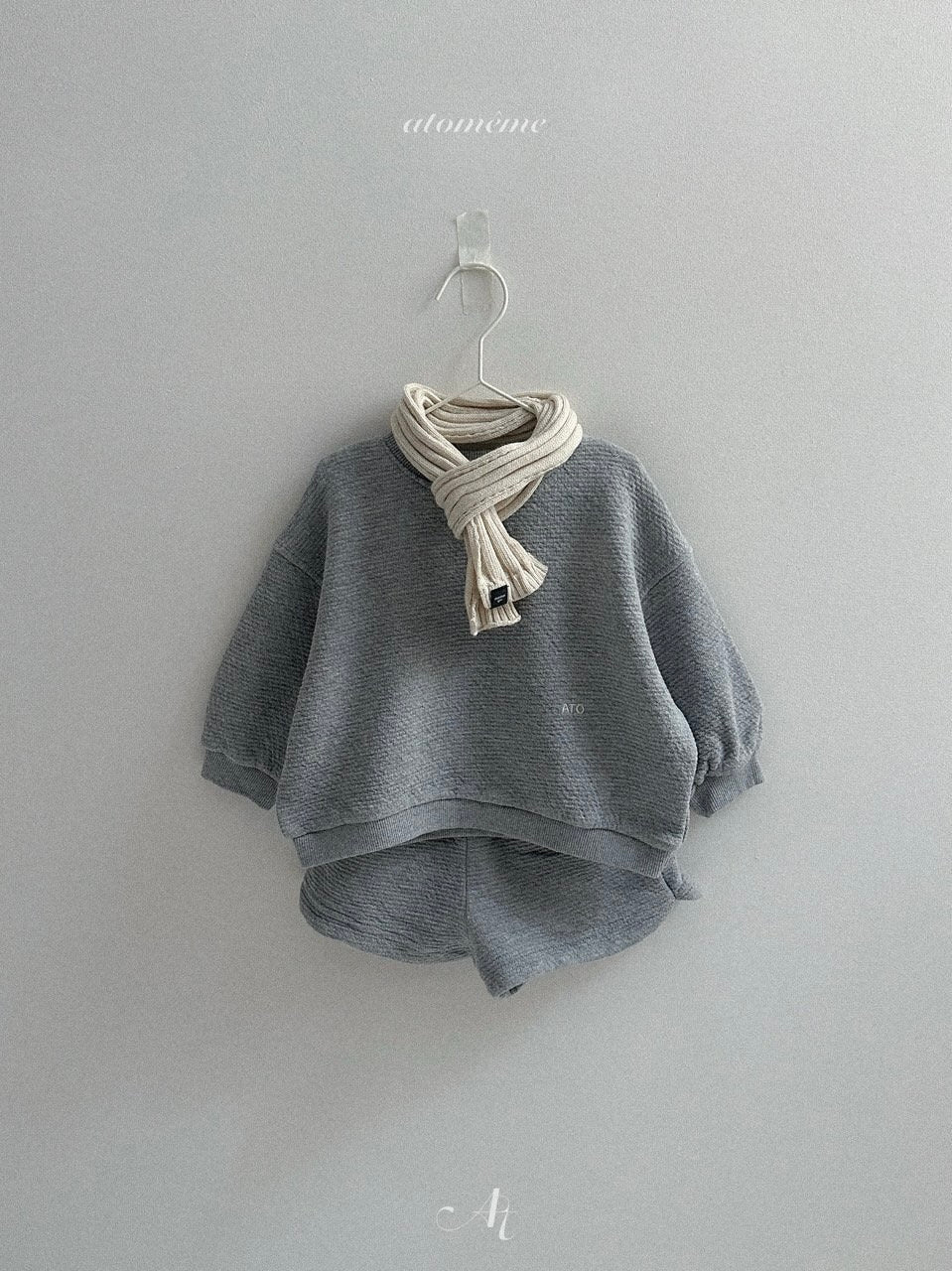 Minimal sweatshirt