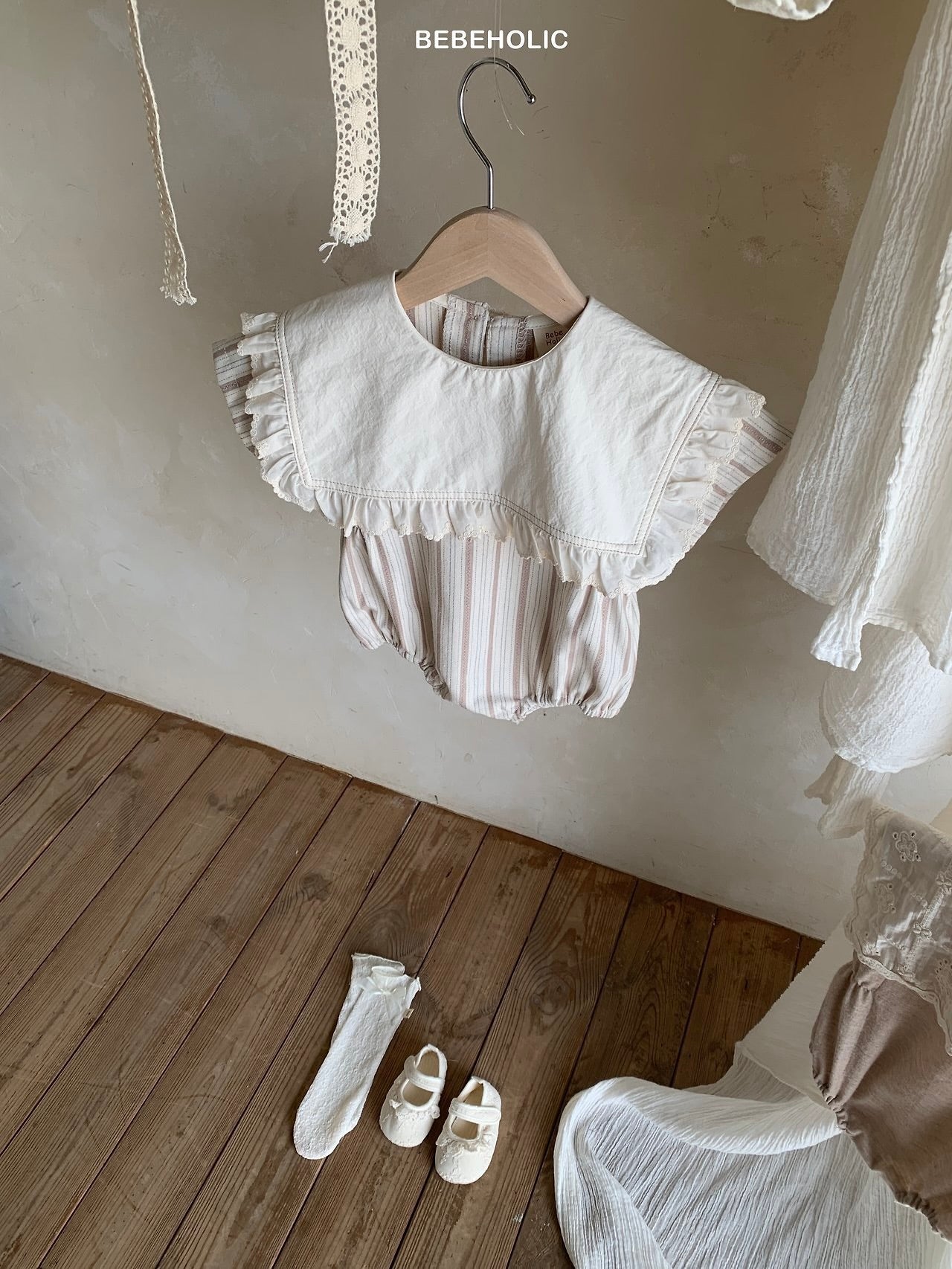 Cozy frill rompers