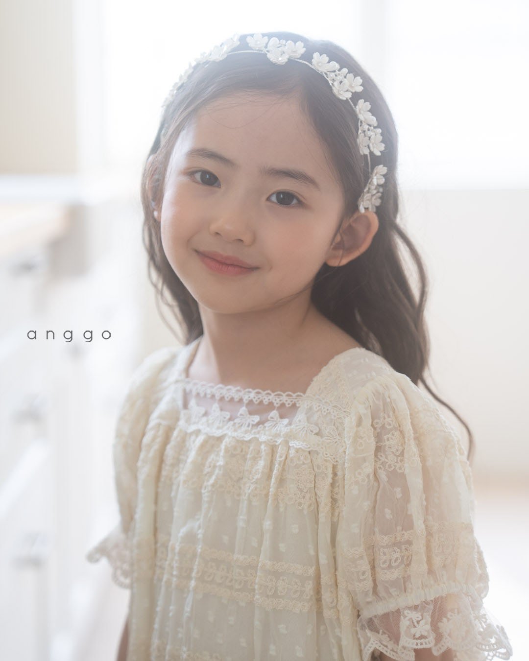 Flower motif ribbon headband