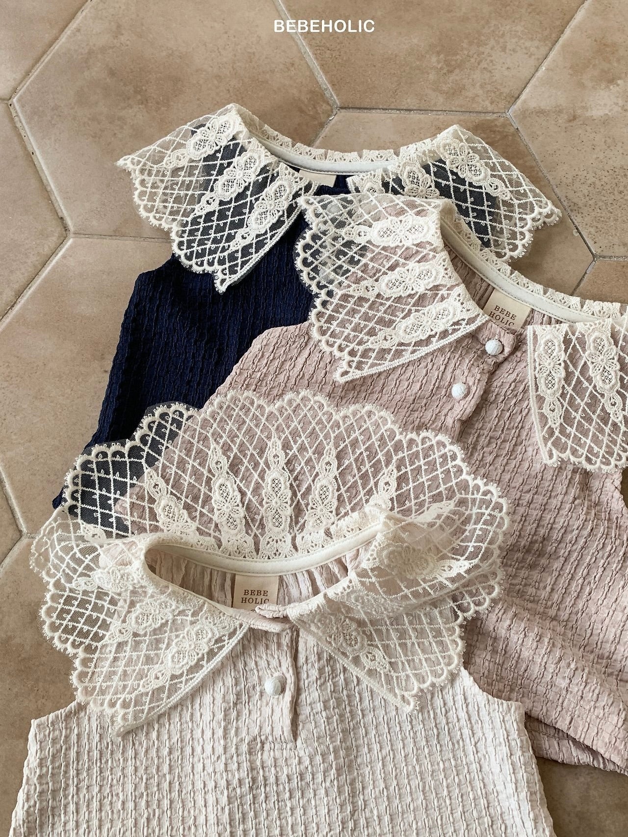 Lace collar T