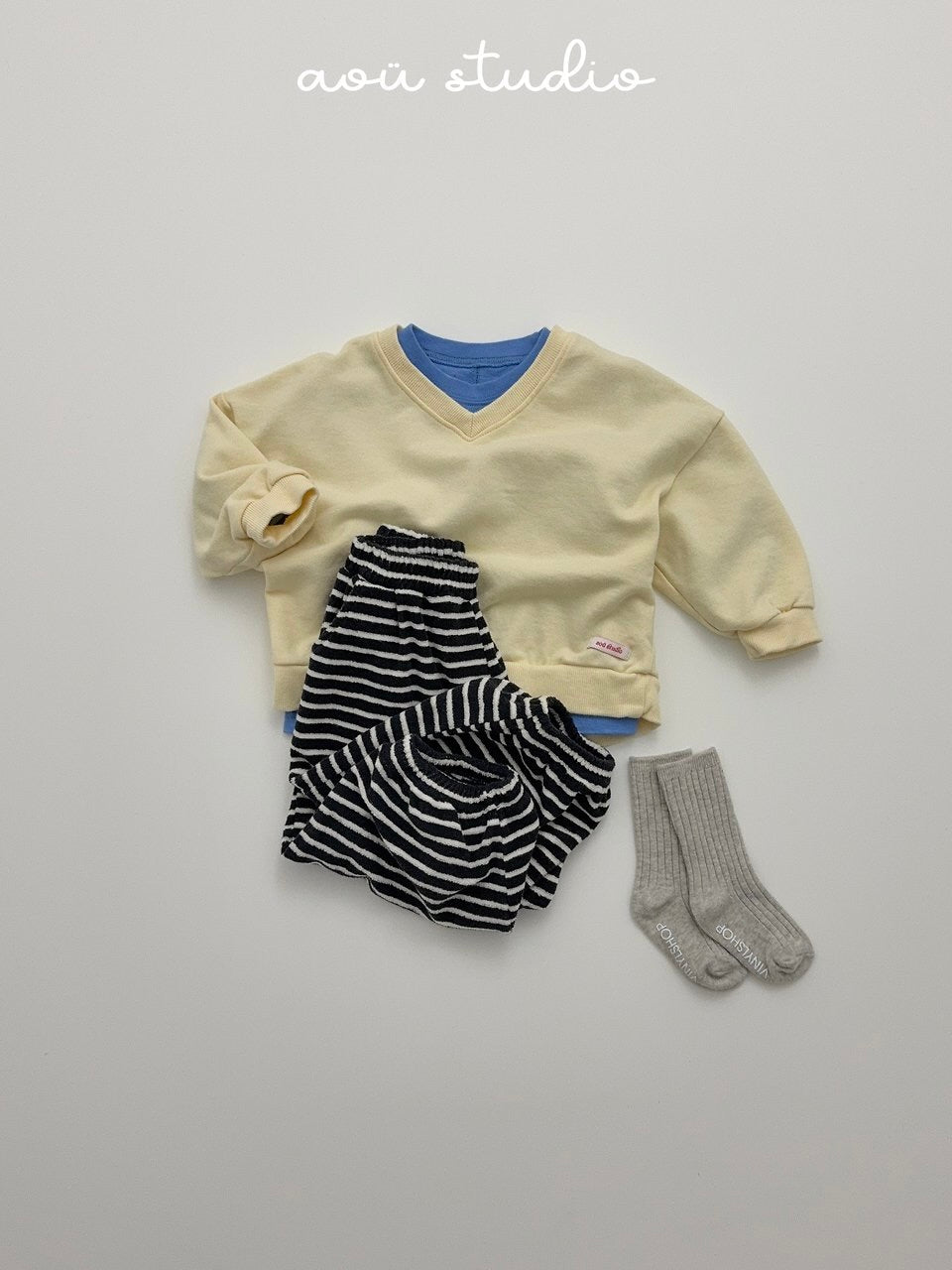 Benny V-neck sweatshirt