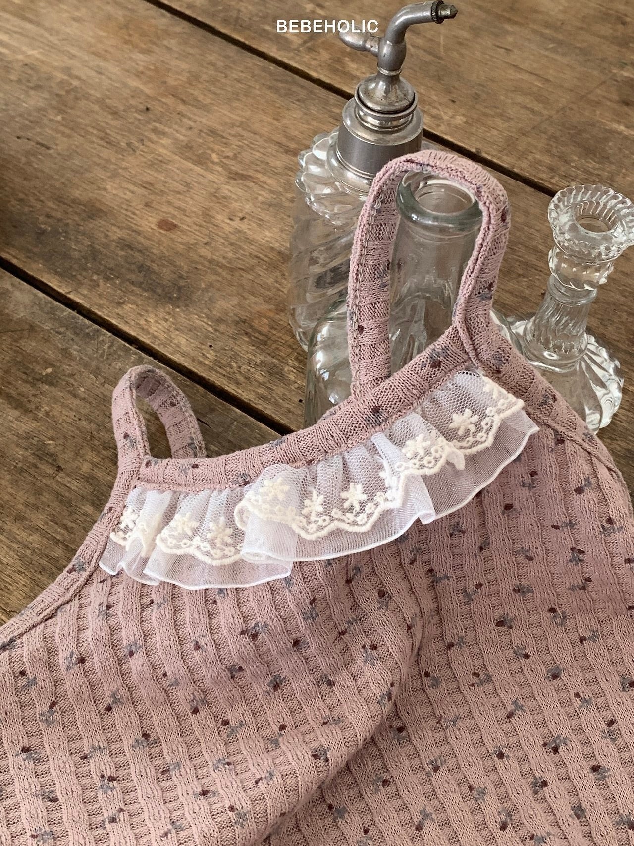 Frill sleeveless top