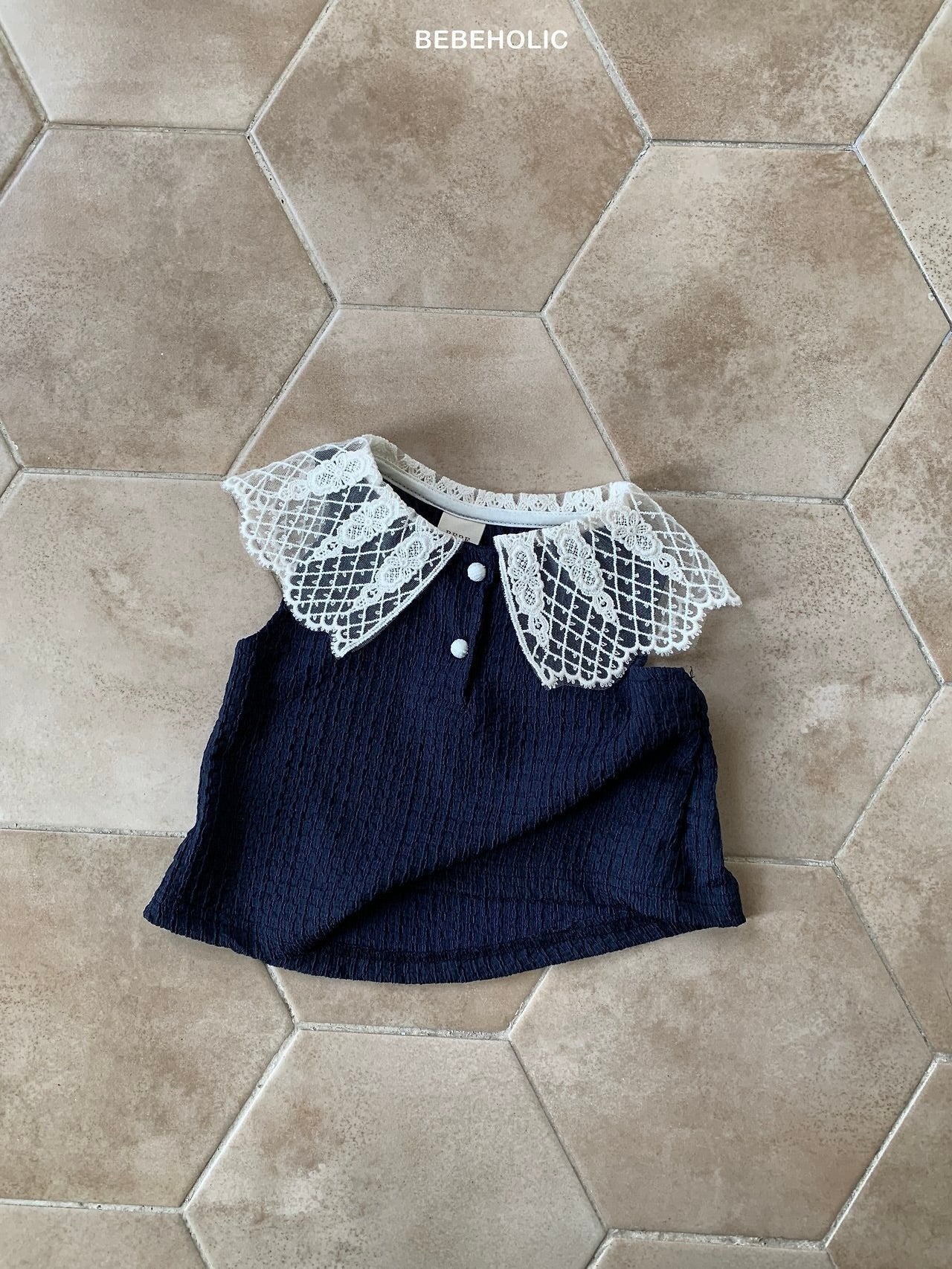 Lace collar T