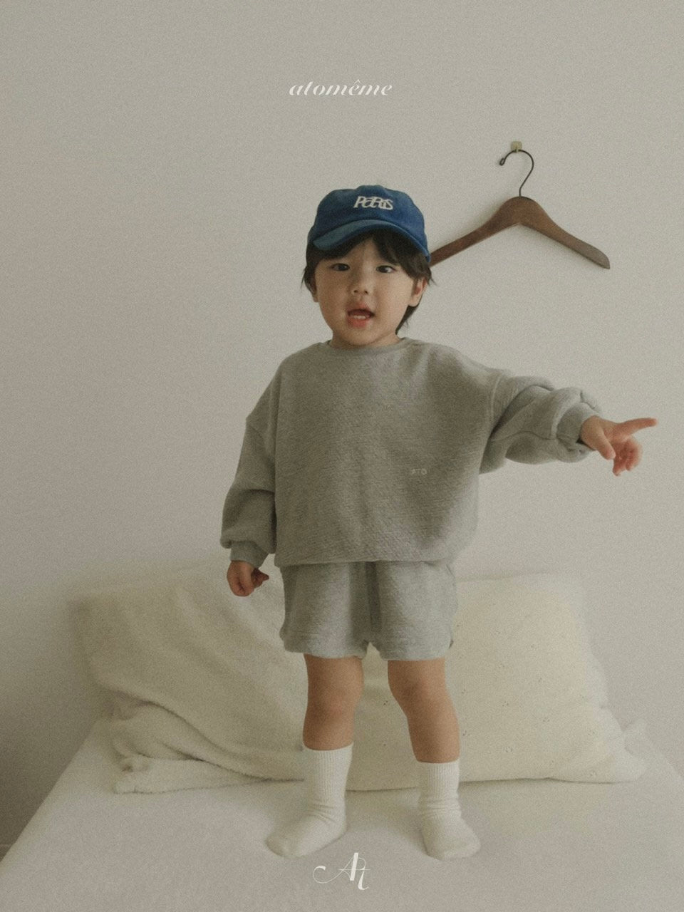 Minimal sweatshirt