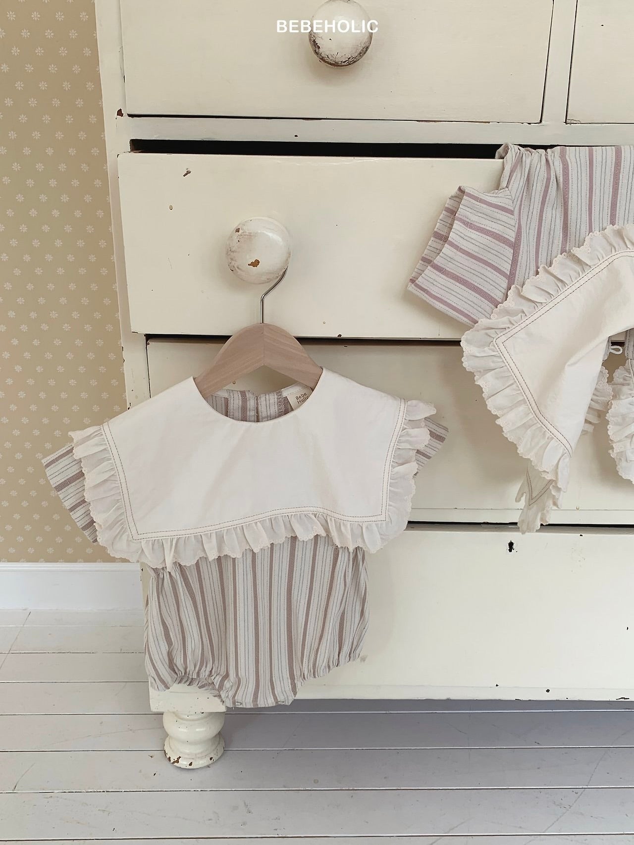 Cozy frill rompers