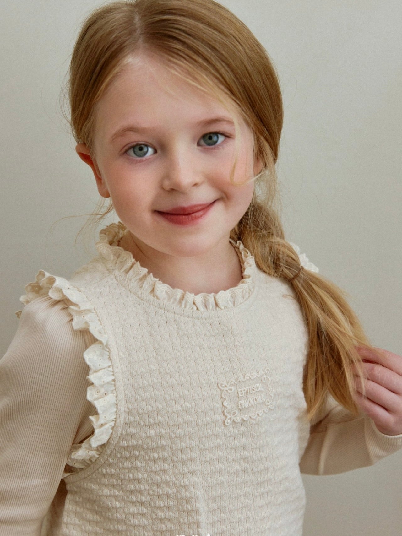 Frill sleeveless vest