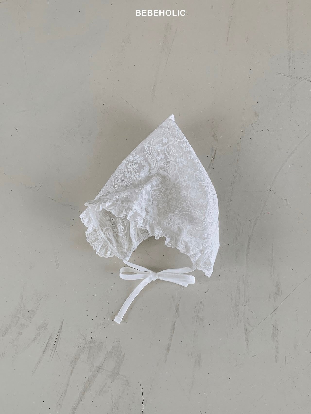 Lace frill bonnet