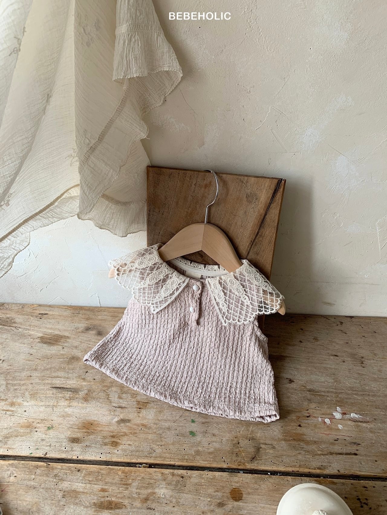 Lace collar T