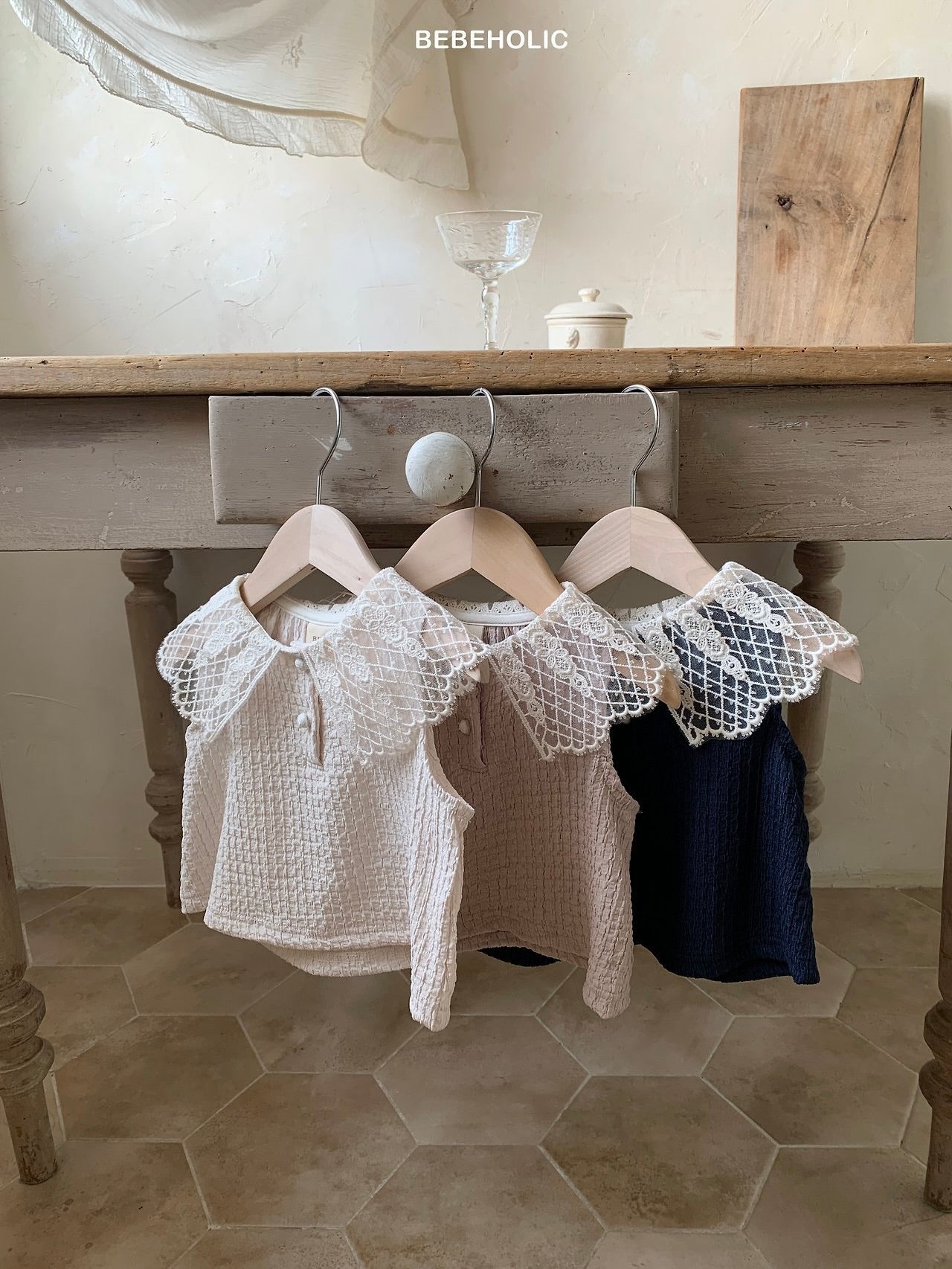 Lace collar T