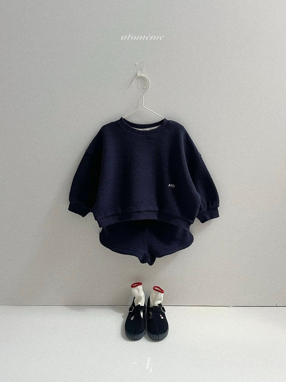 Minimal sweatshirt