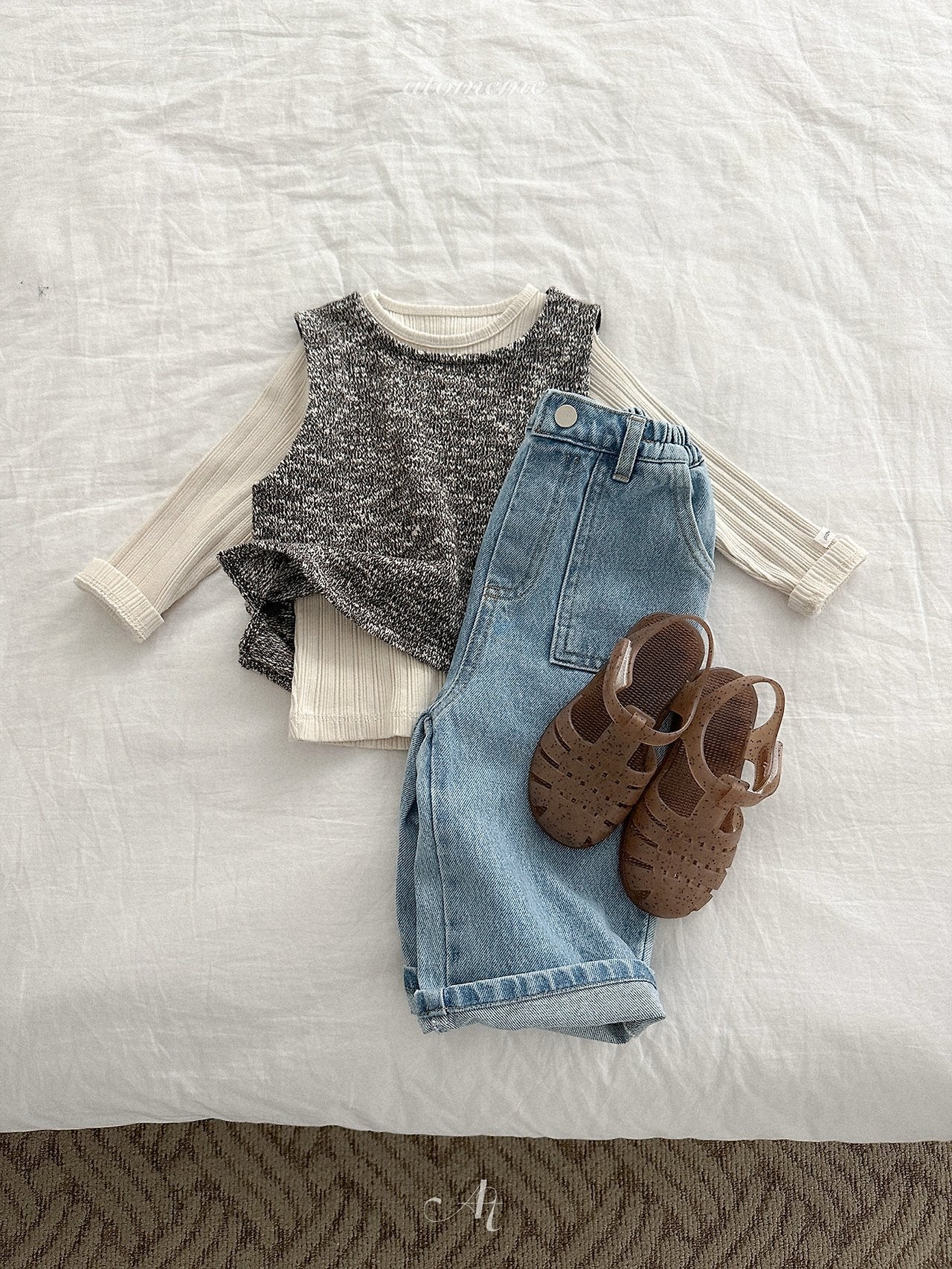 Nut wool vest