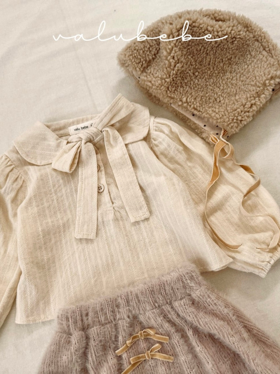 Ribbon collar blouse