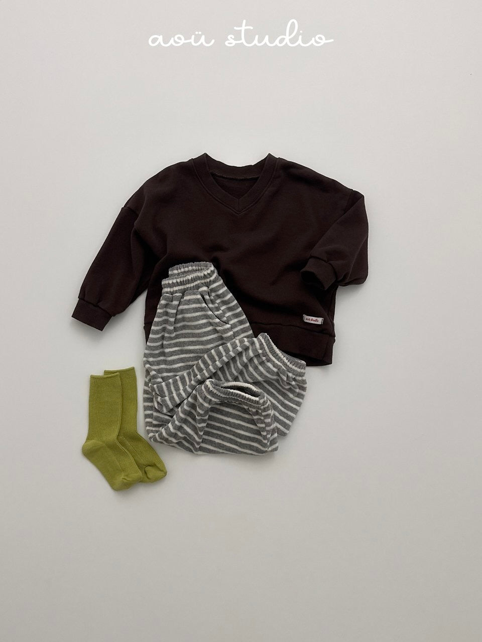 Benny V-neck sweatshirt