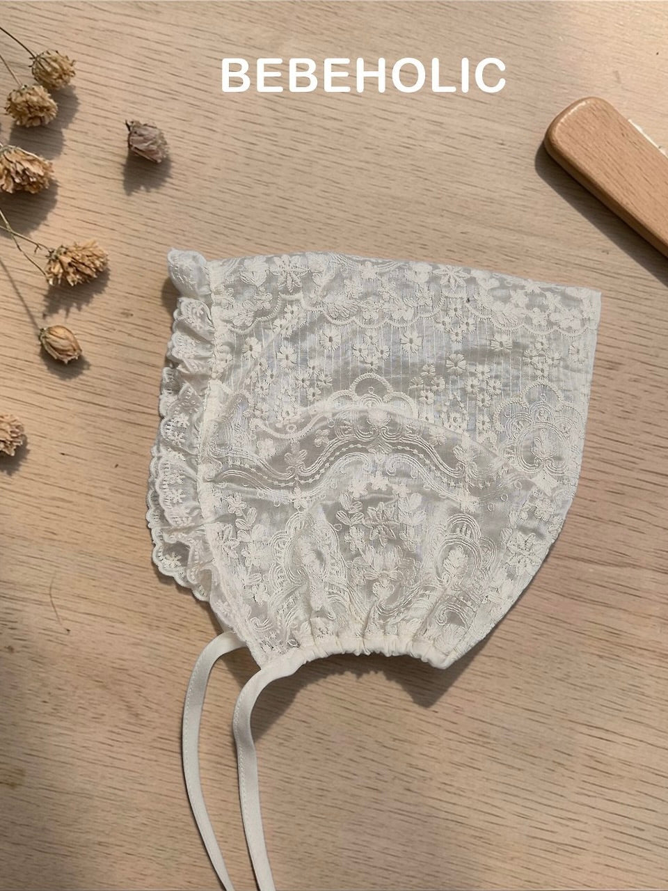 Lace frill bonnet