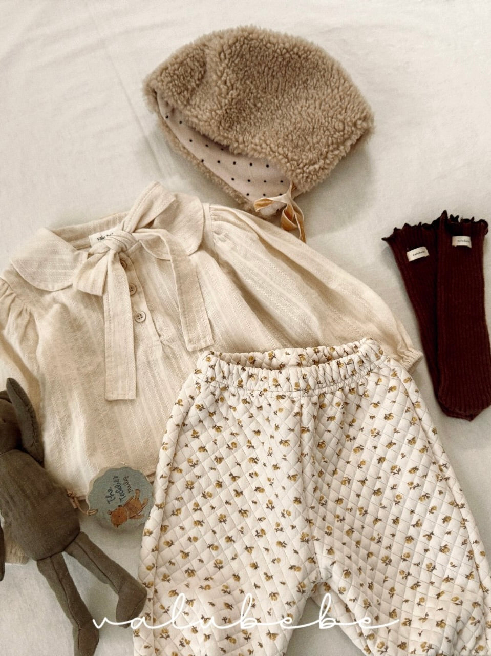 Ribbon collar blouse