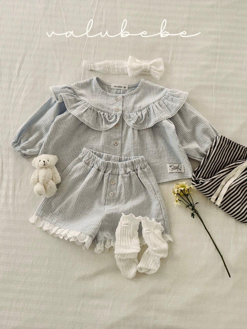 Classic lace half pants