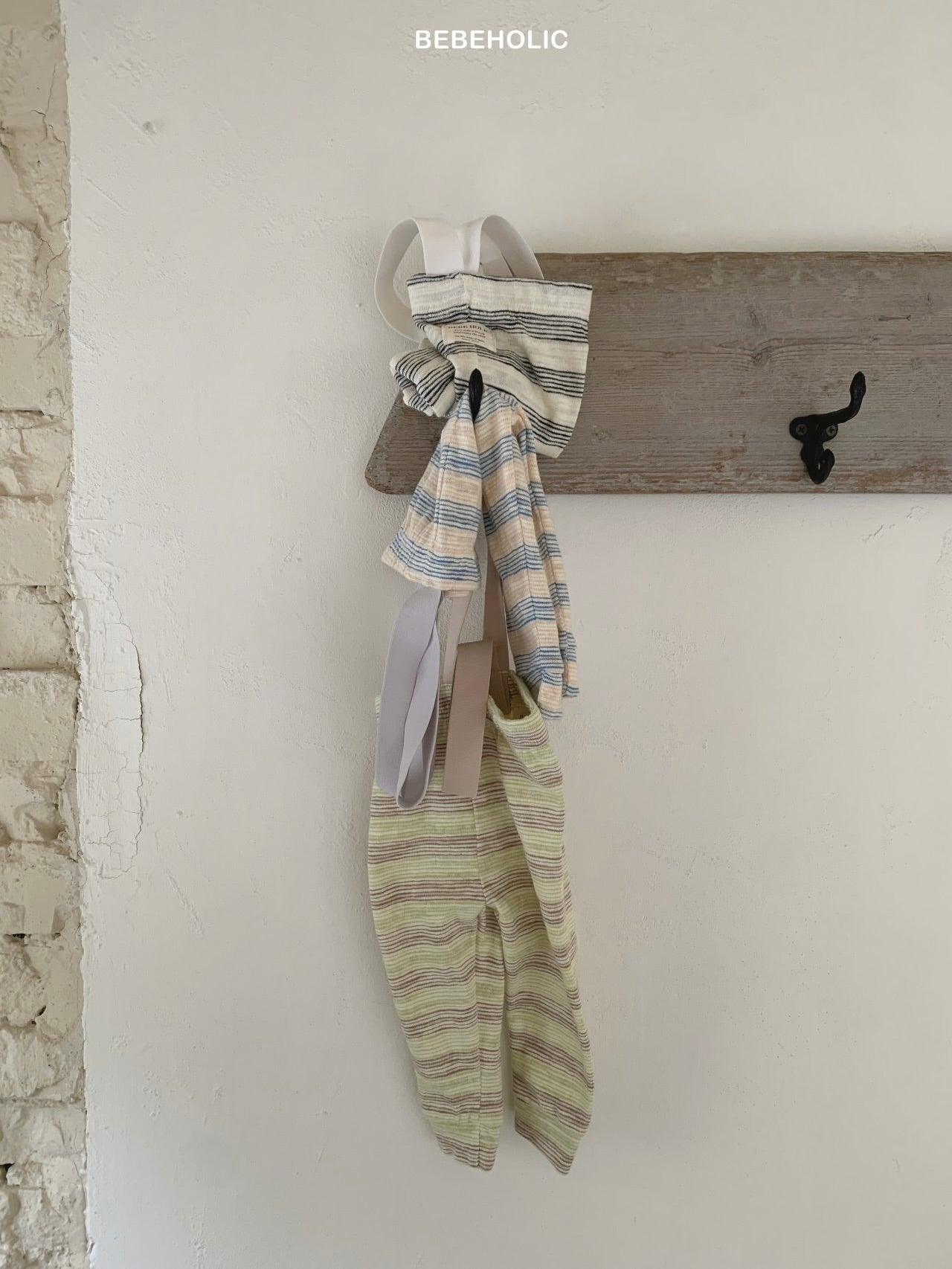 Sketch suspender leggings