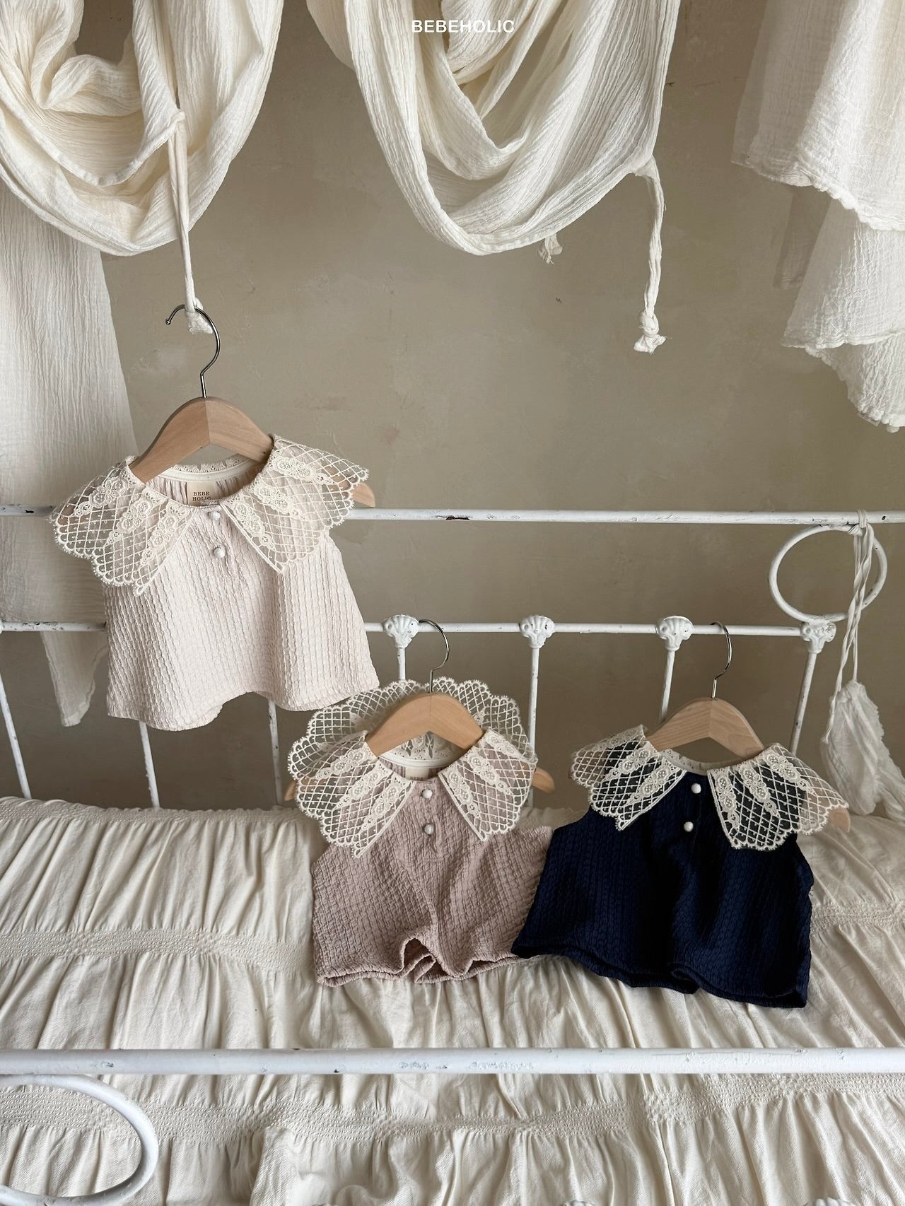 Lace collar T