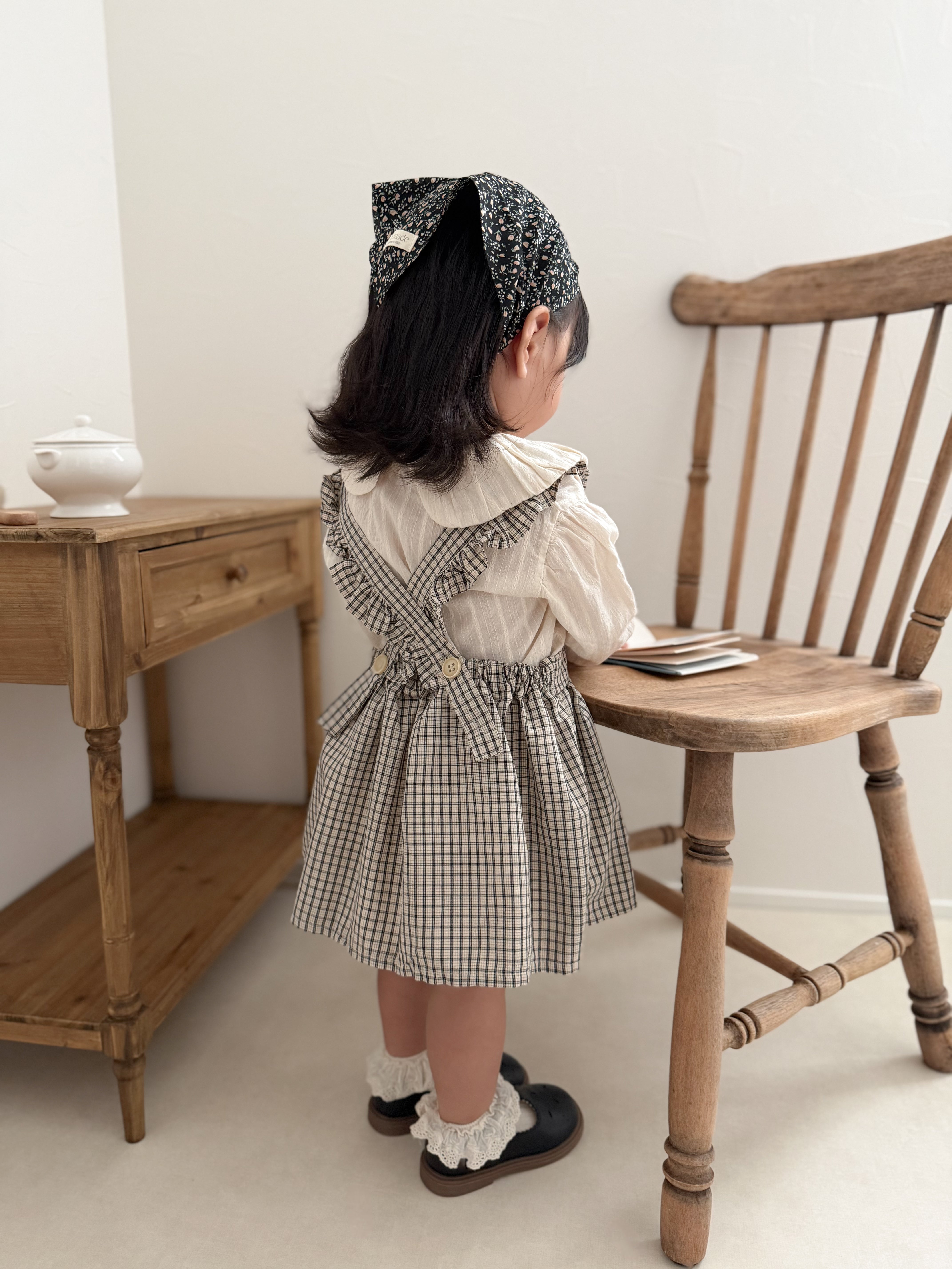 Volume collar blouse