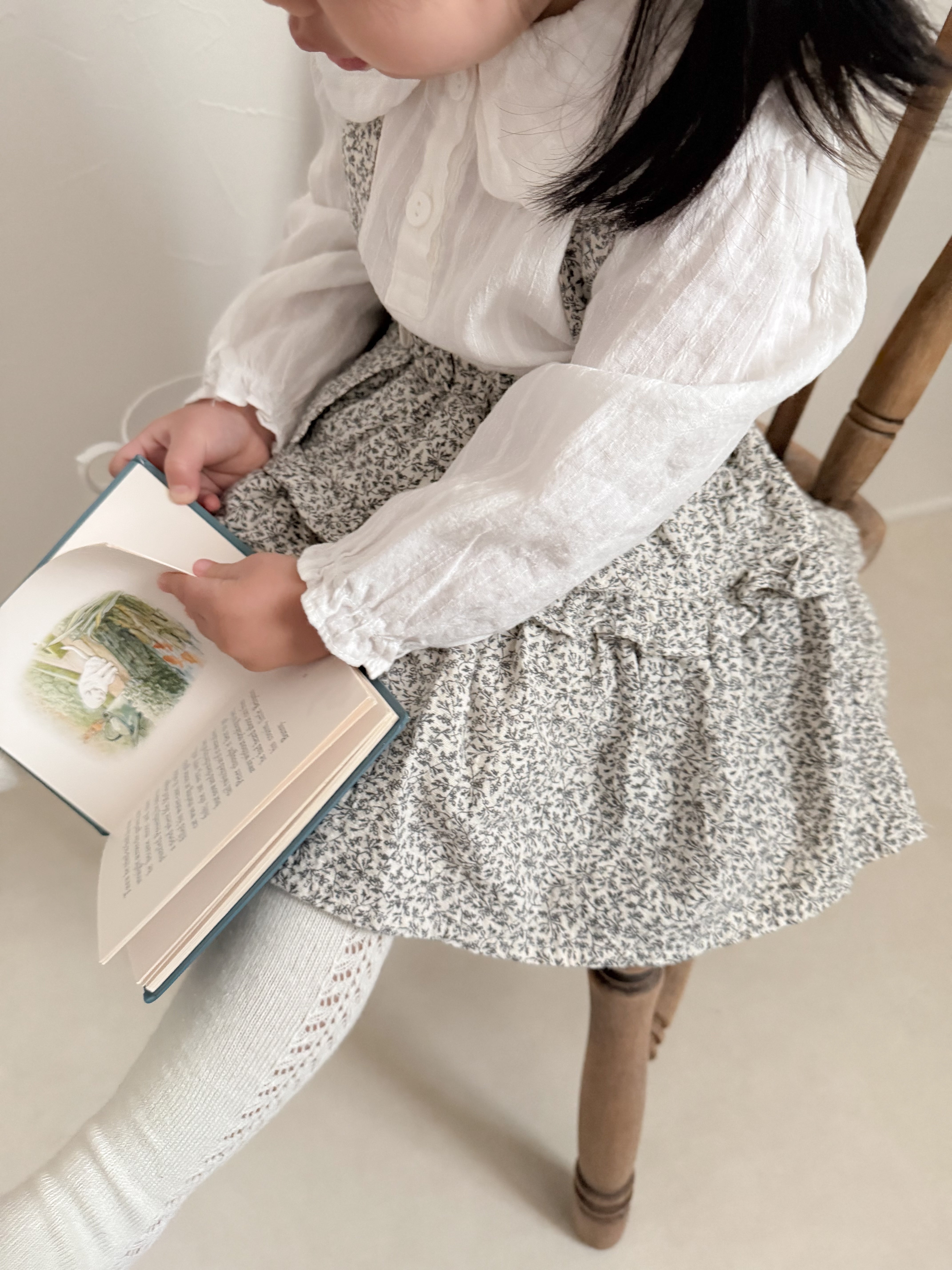 Volume collar blouse