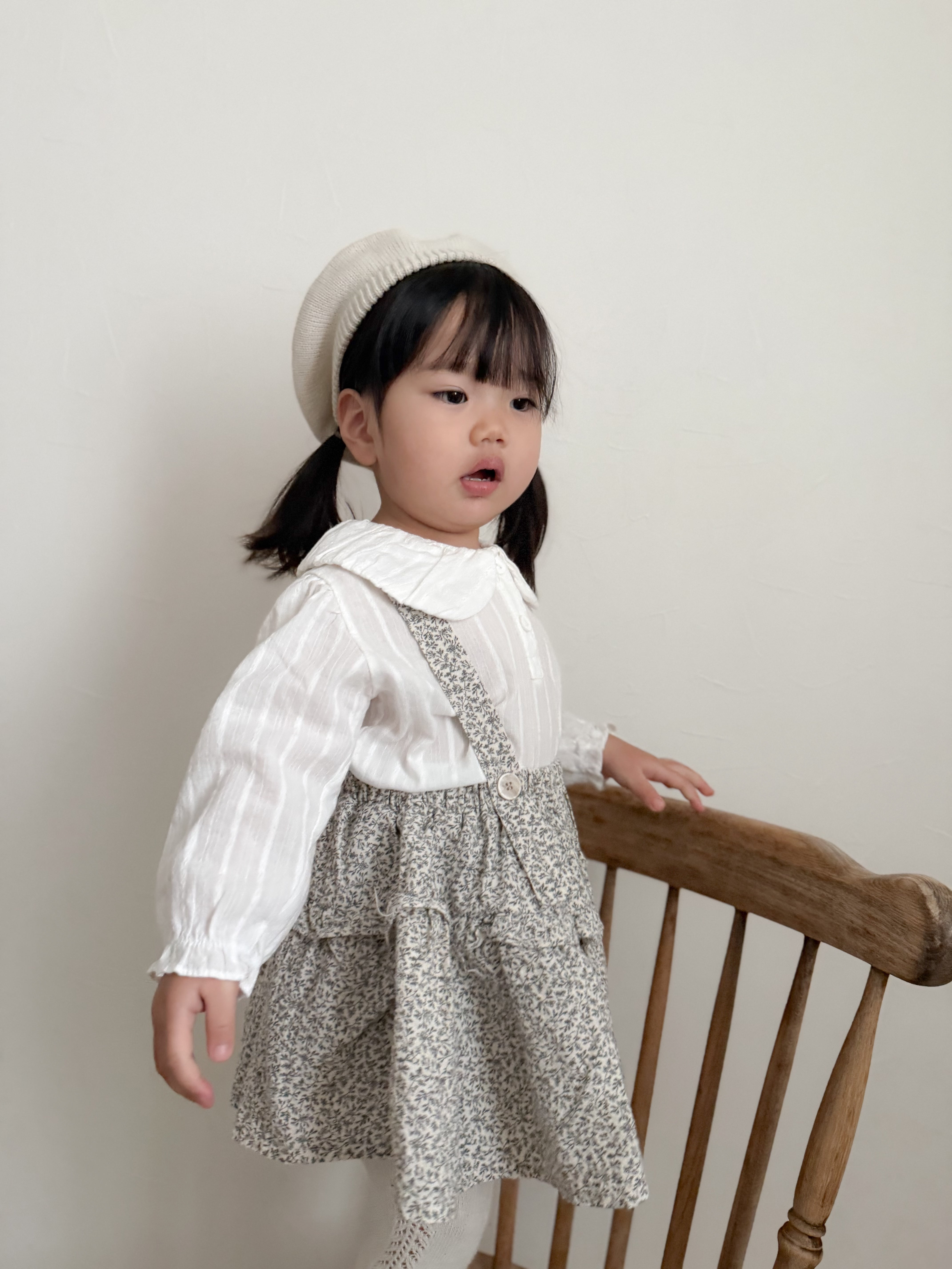 Volume collar blouse