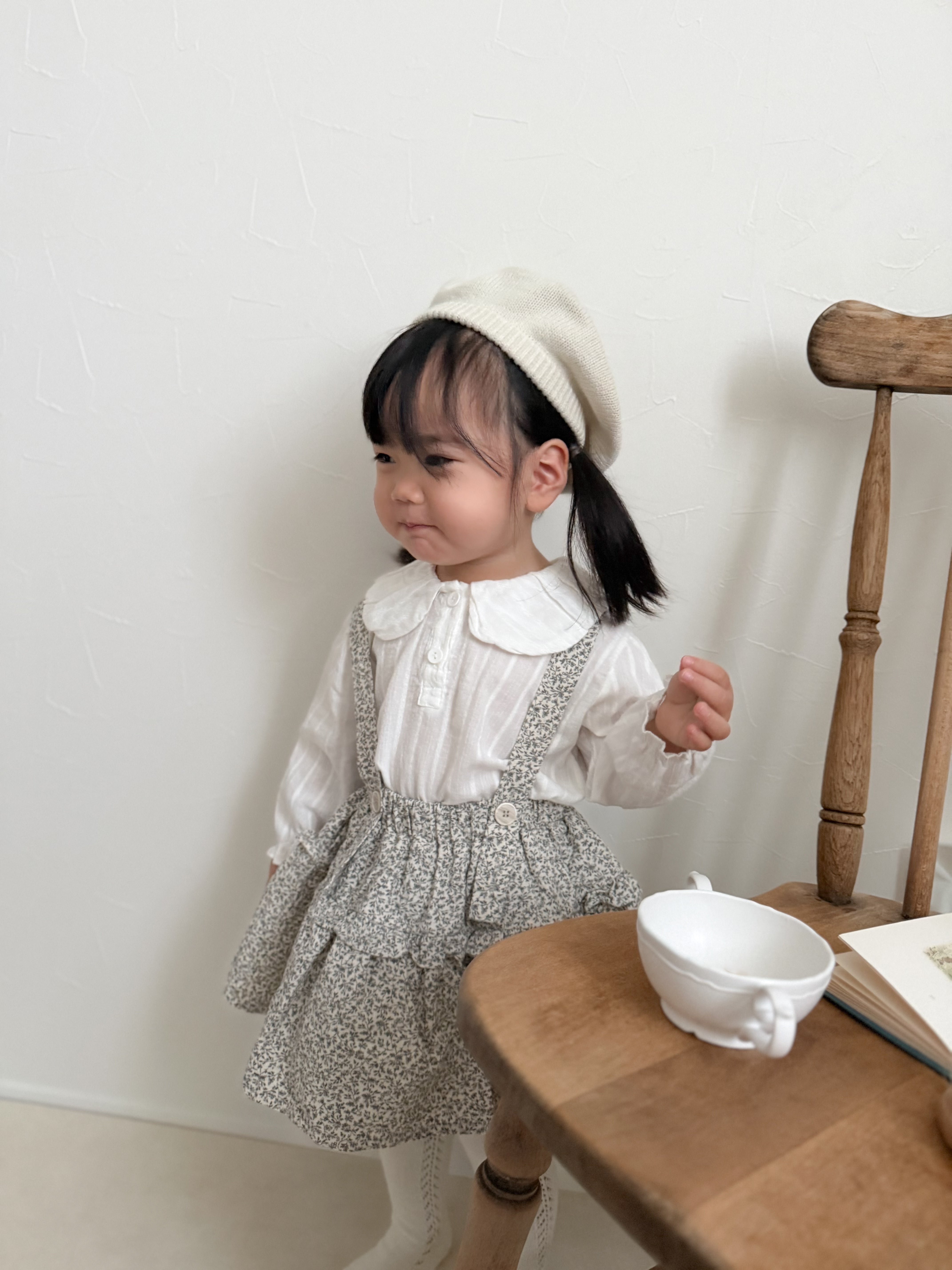 Volume collar blouse