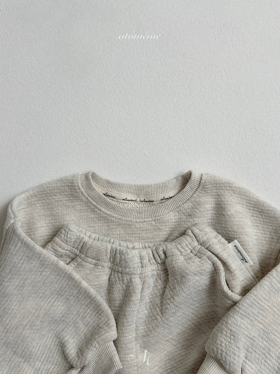 Minimal sweatshirt