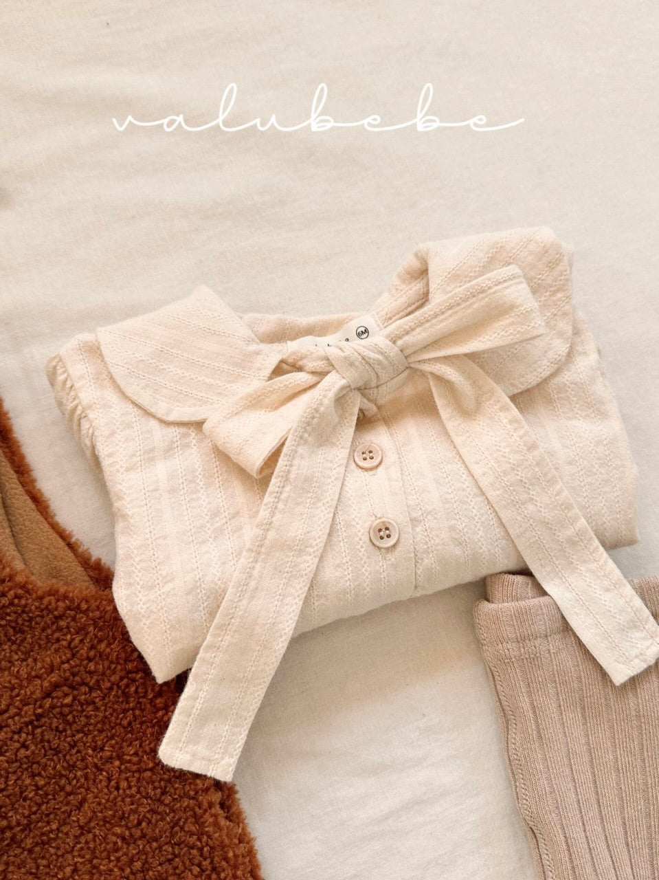 Ribbon collar blouse