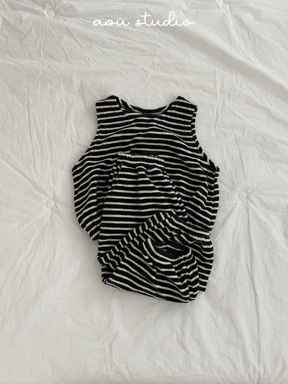 Como sleeveless