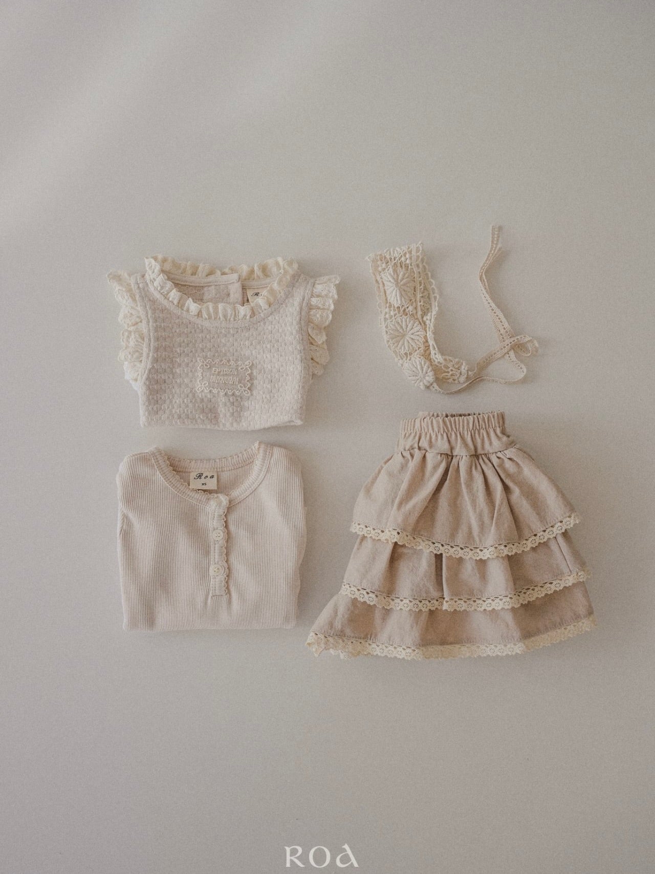 Frill sleeveless vest