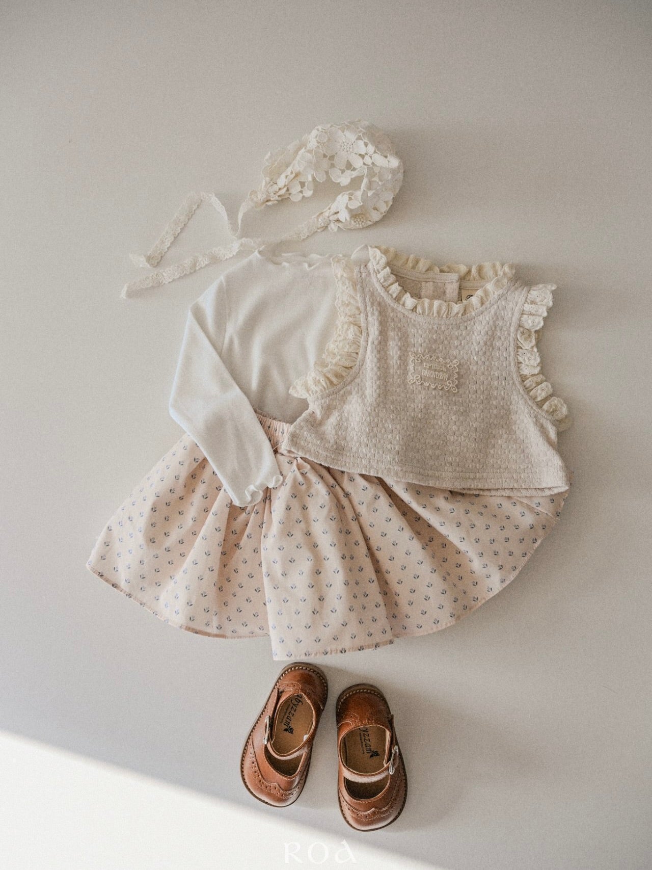 Frill sleeveless vest