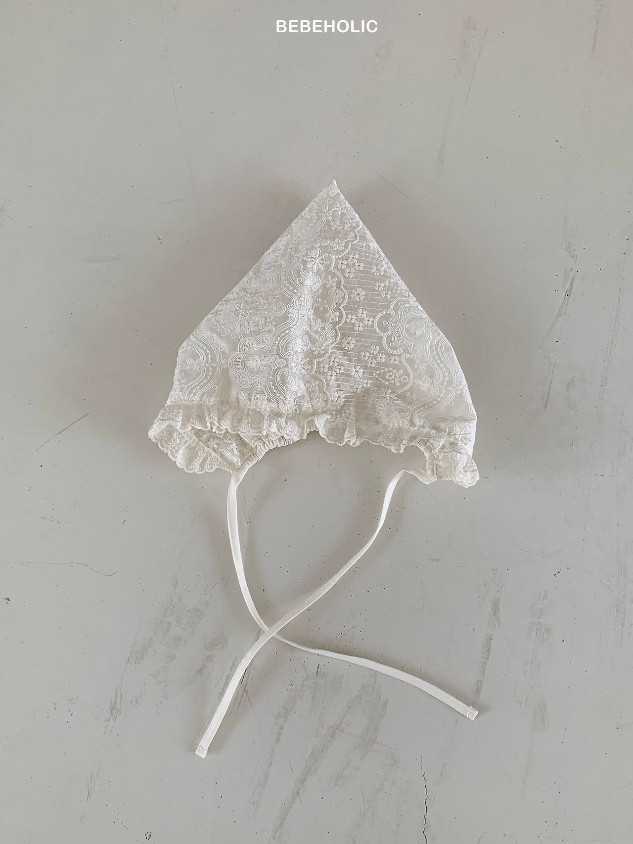 Lace frill bonnet